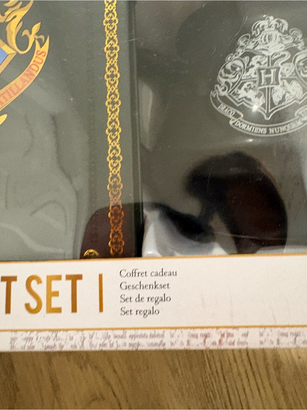 Harry Potter Hogwarts Collectors Set - Picture 3 of 6
